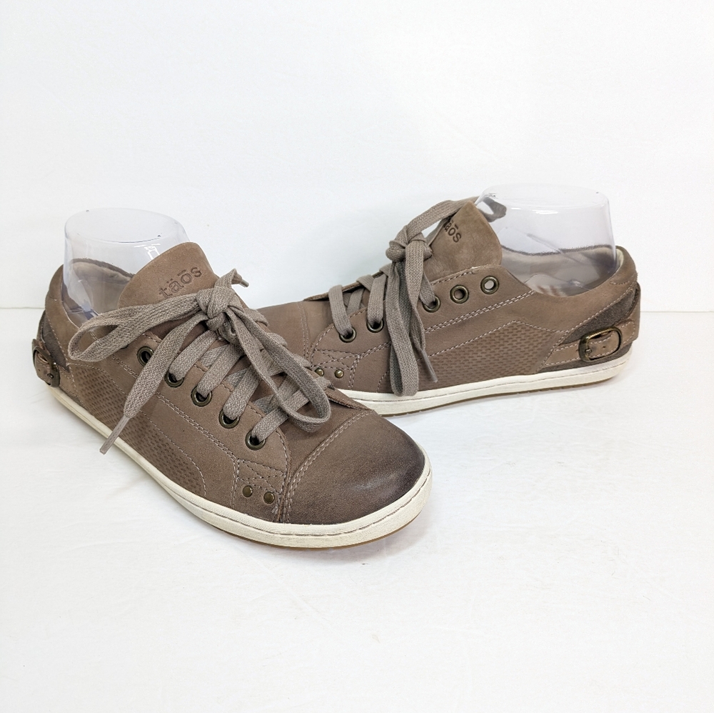 Taos Women's Capitol Sneaker Taupe Oiled 7 Light Brown Leather Laces Comfort Sho